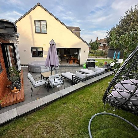 Modern Harrogate House Sleeps 10, Cinema Room & Hot Tub Luaran gambar
